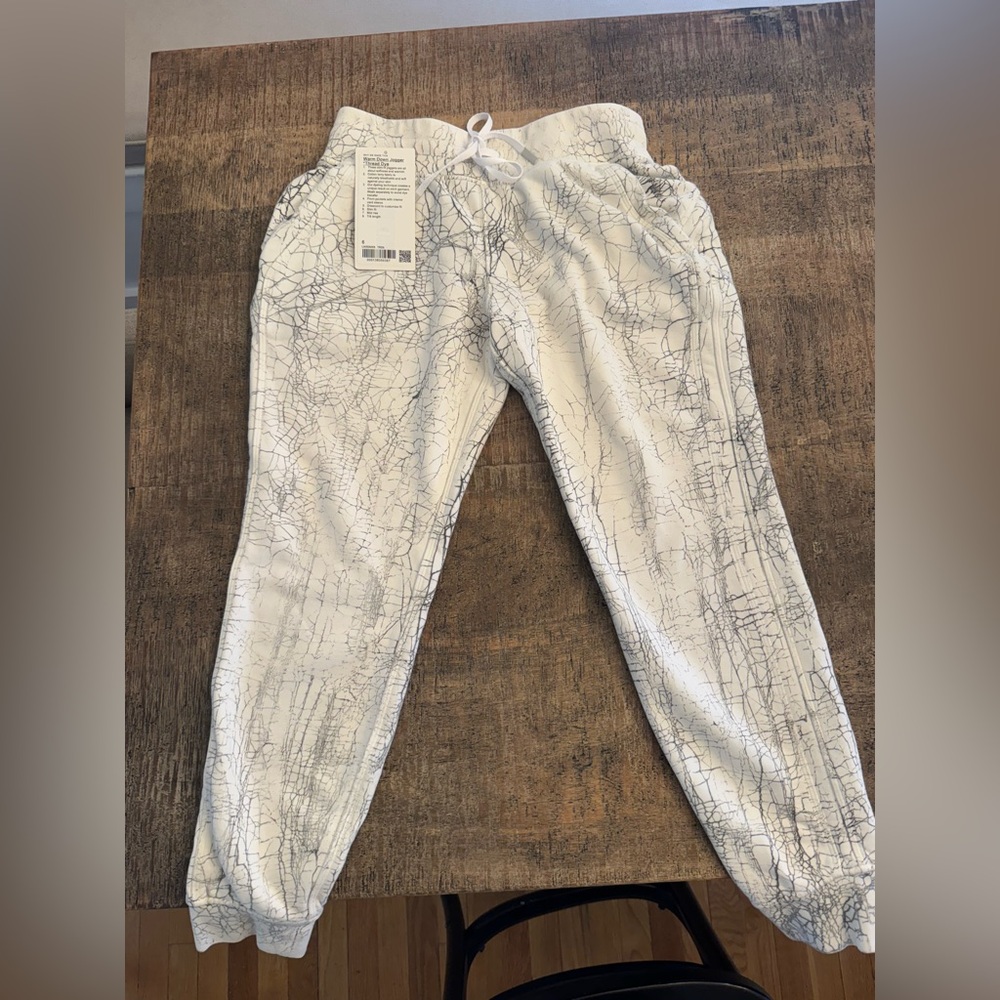 Lululemon Women’s Size 6 Warm Down Jogger *Thread Dye